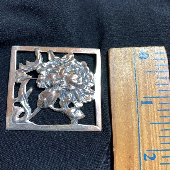 Sterling Chrysanthemum Pin - Picture 3 of 3